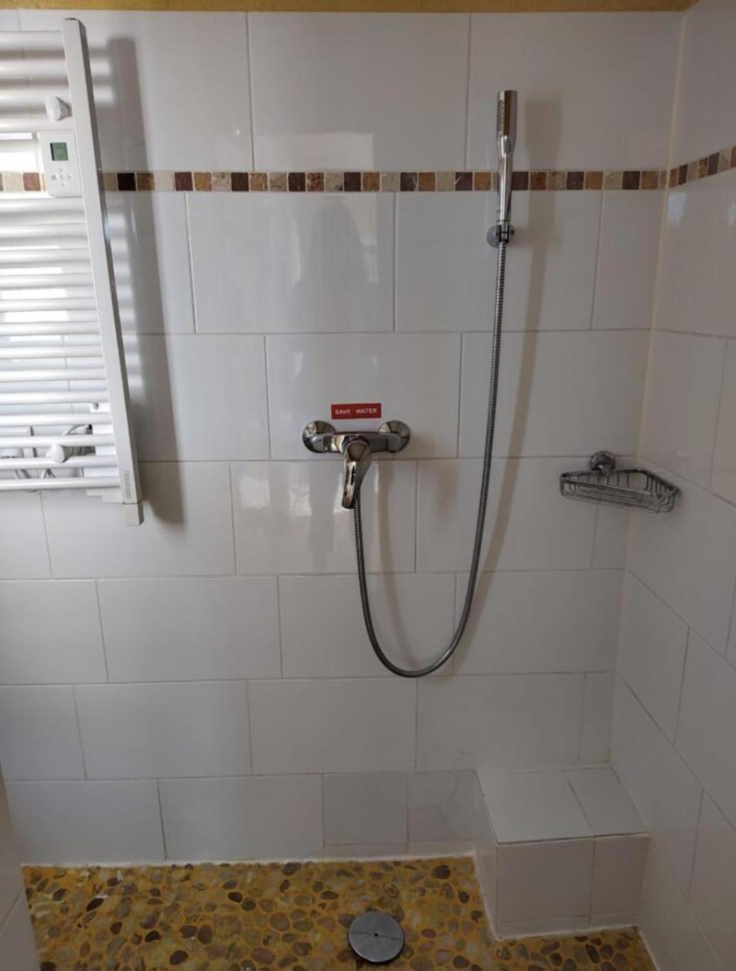 Dorm Hostel Camp Backpackers Марсель Екстер'єр фото