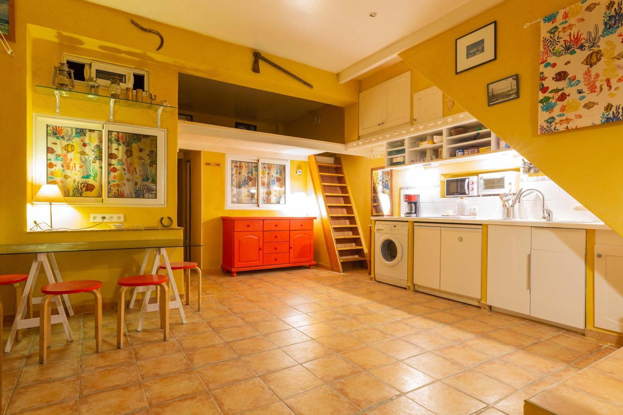 Dorm Hostel Camp Backpackers Марсель Екстер'єр фото