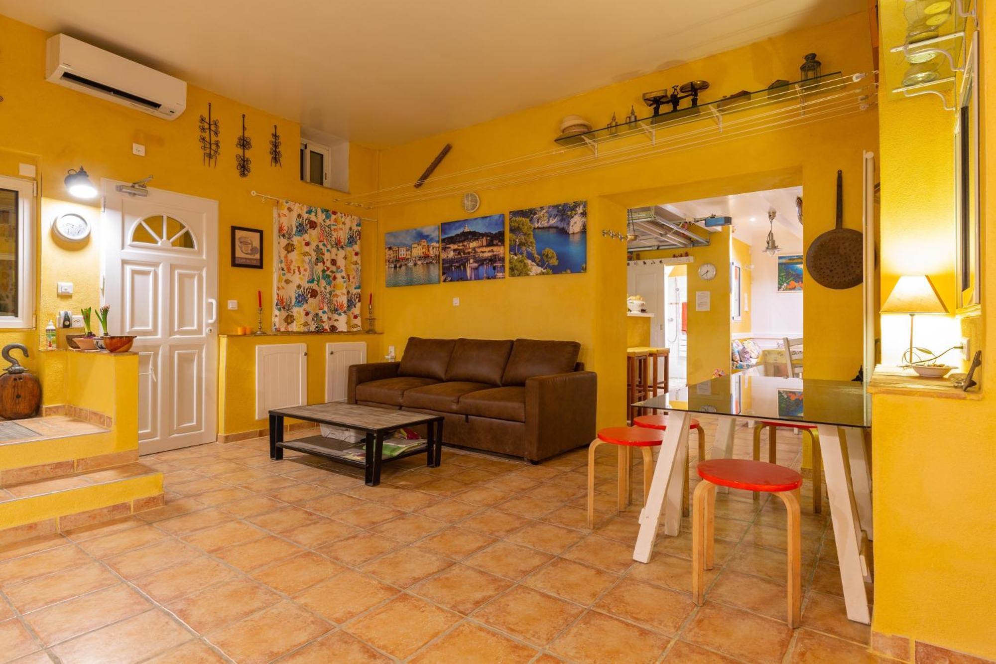 Dorm Hostel Camp Backpackers Марсель Екстер'єр фото